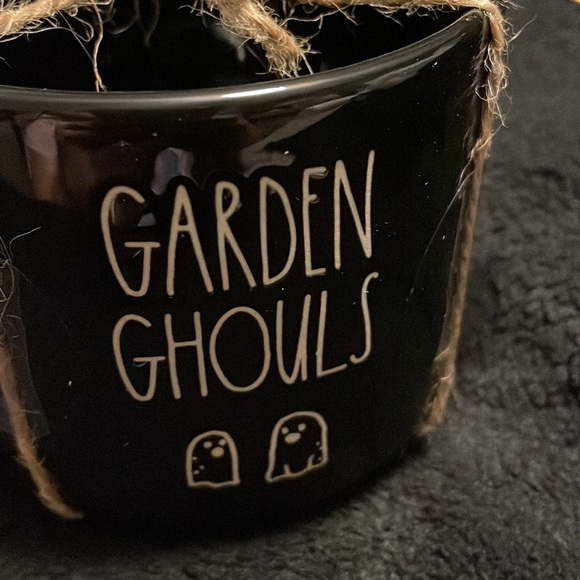Rae Dunn Halloween planter. Ghosts - Picture 4 of 4